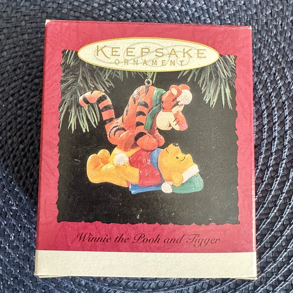 MERRY CHRISTMAS! Hallmark Christmas Ornament - Winnie the Pooh and Tigger!